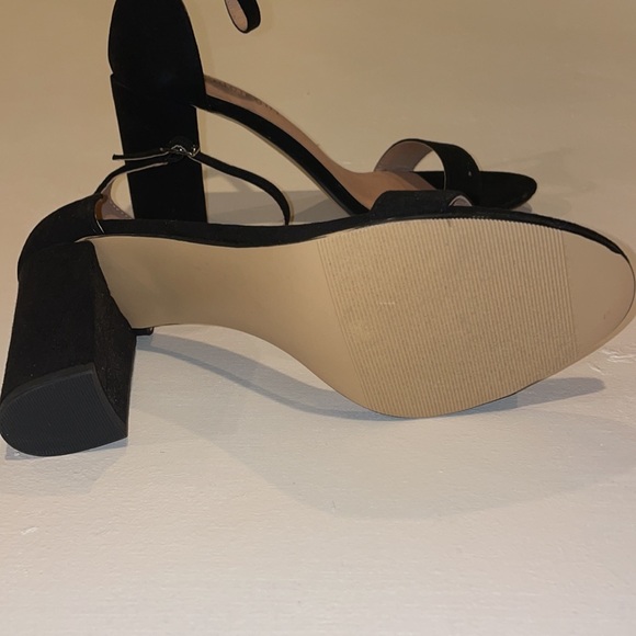 Madden Girl Black Strappy Sandal heels 9 New - Picture 10 of 14